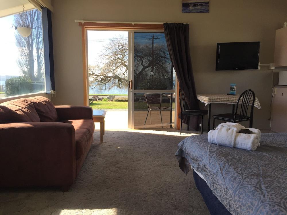 Jack & Di'S Lakefront Motel Роторуа Екстериор снимка