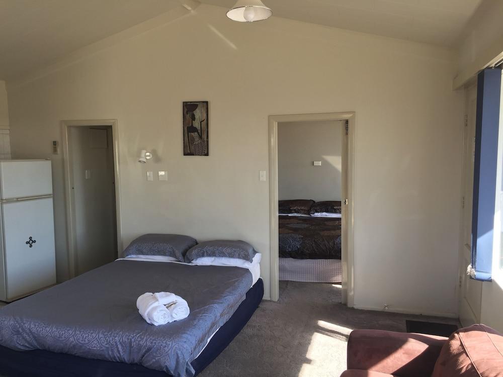 Jack & Di'S Lakefront Motel Роторуа Екстериор снимка