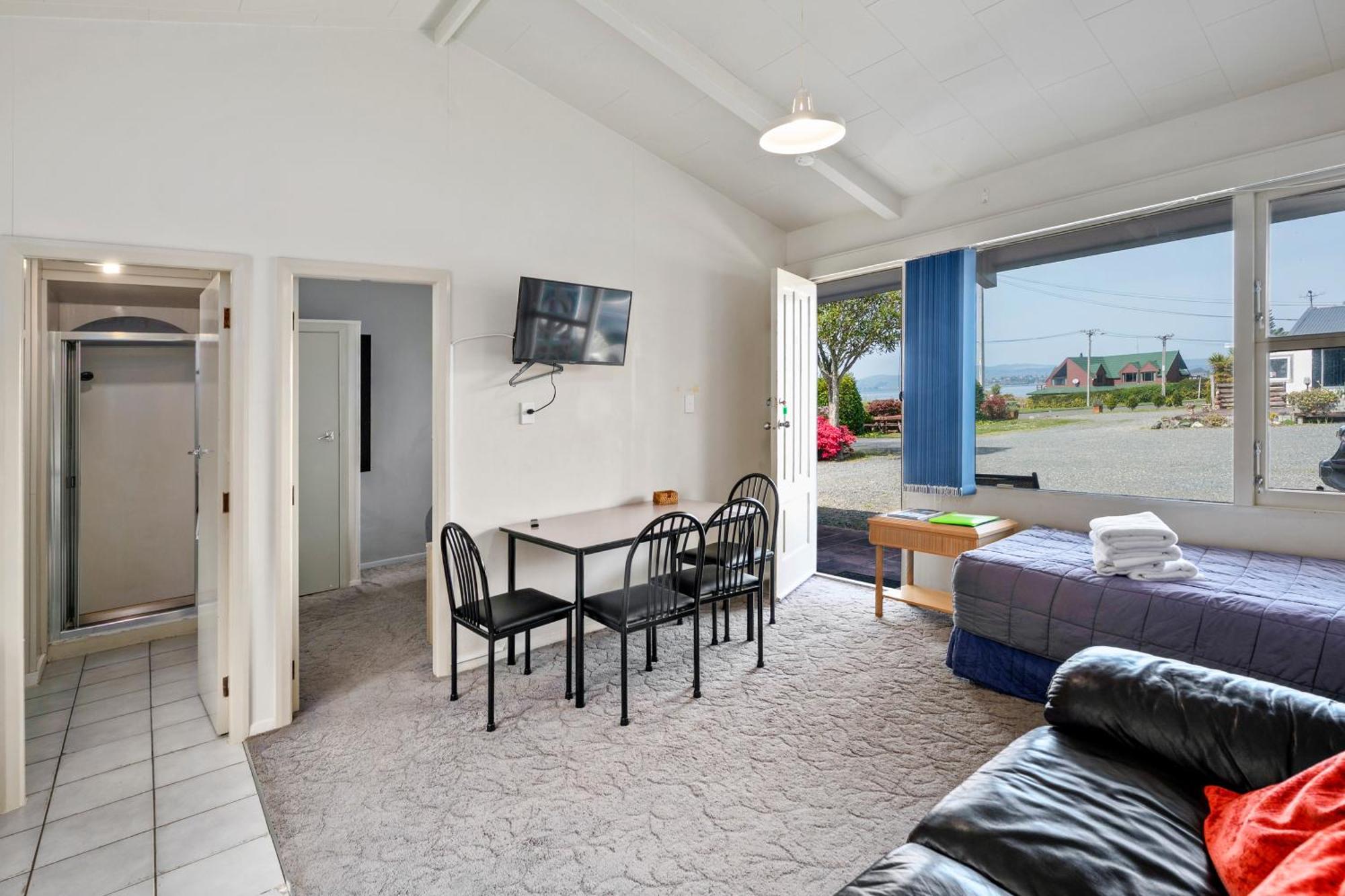 Jack & Di'S Lakefront Motel Роторуа Екстериор снимка